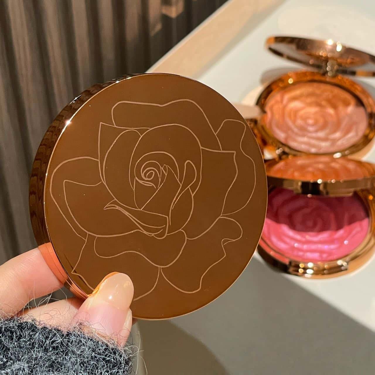 MAFFICK Rose Petal Rouge Shimmery powder Blush - Image 8