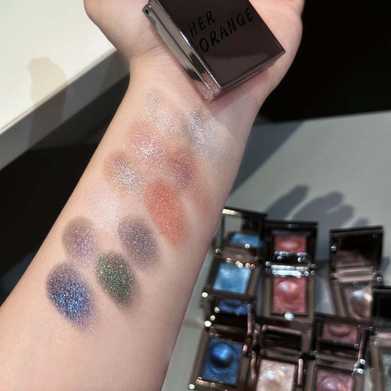 HERORANGE Metallic Light Luxury Smokey Single Eyeshadow - Image 2