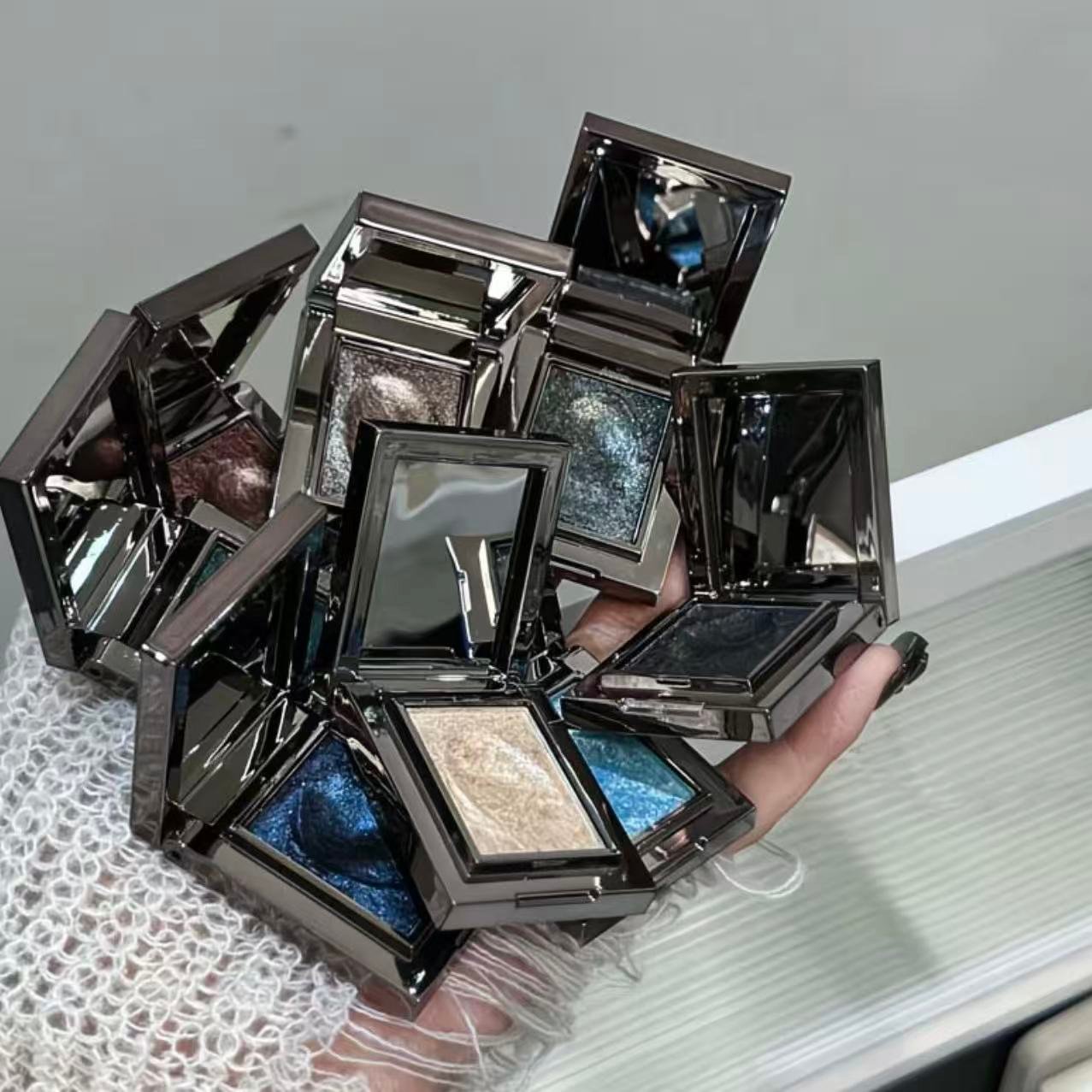 HERORANGE Metallic Light Luxury Smokey Single Eyeshadow - Image 15