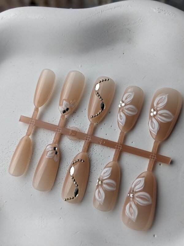 Nude Crystal Leaf 3D Press-On Nails