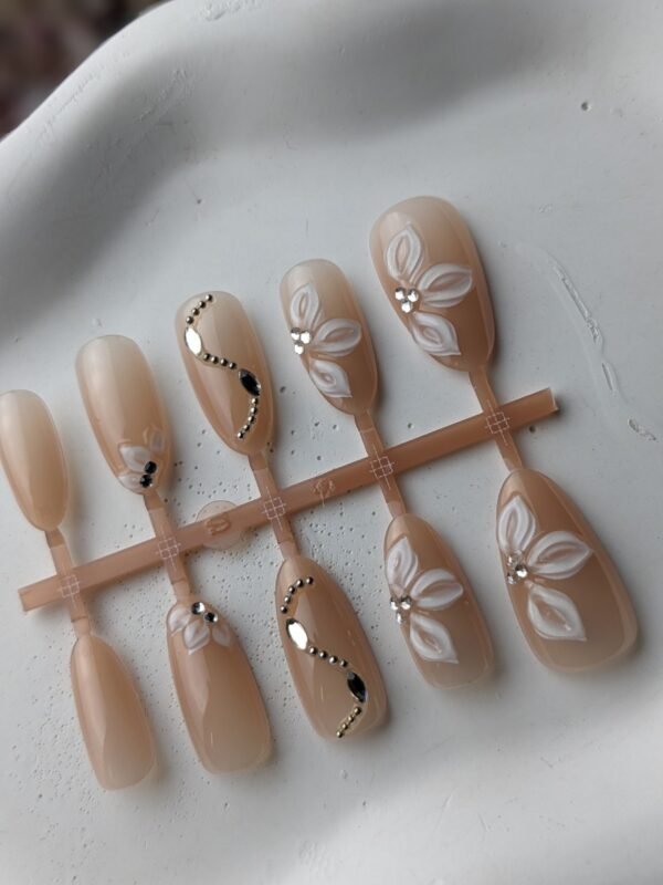 Nude Crystal Leaf 3D Press-On Nails