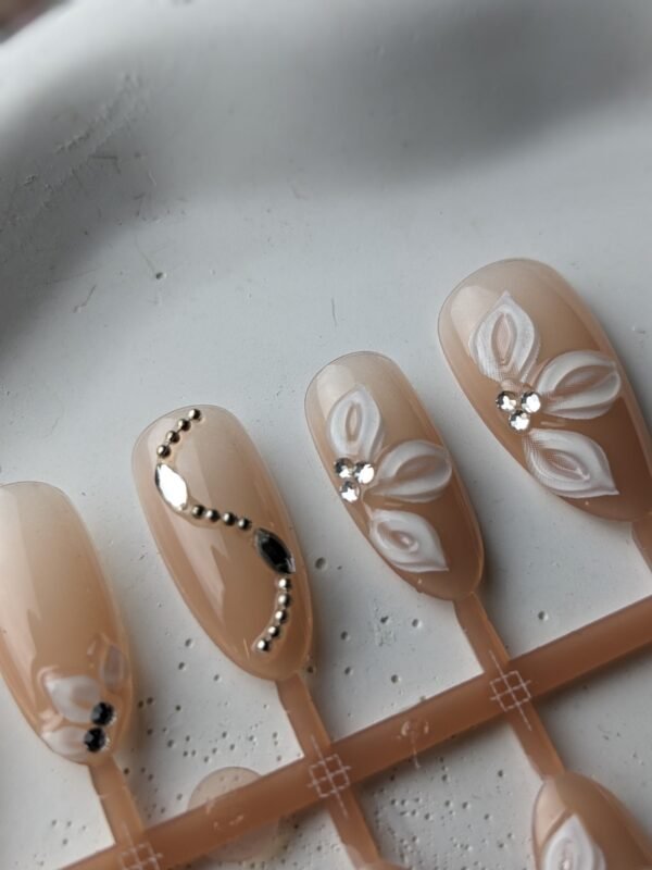 Nude Crystal Leaf 3D Press-On Nails
