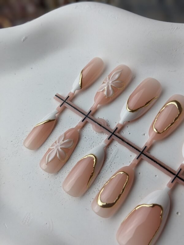 1000057974 Blush White Gold Floral 3D Press-On Nails