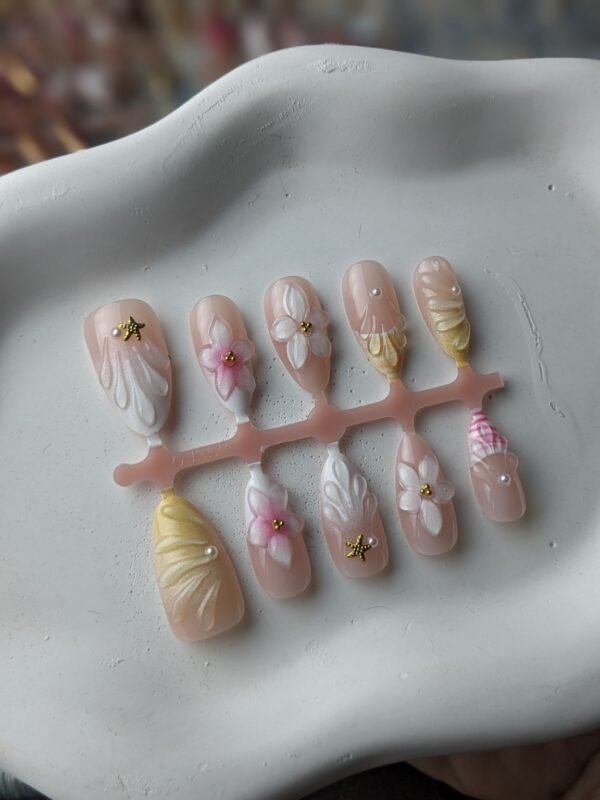 1000057981 Blush Pearl Floral 3D Press-On Nails