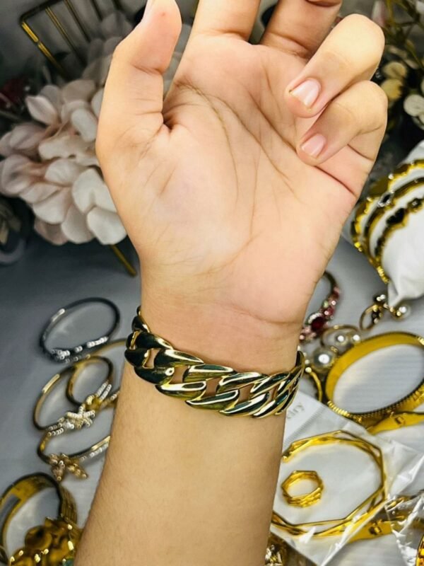 beautiful-gold-tone-cuff-bracelet-02 Beautiful Gold-Tone Cuff Bracelet