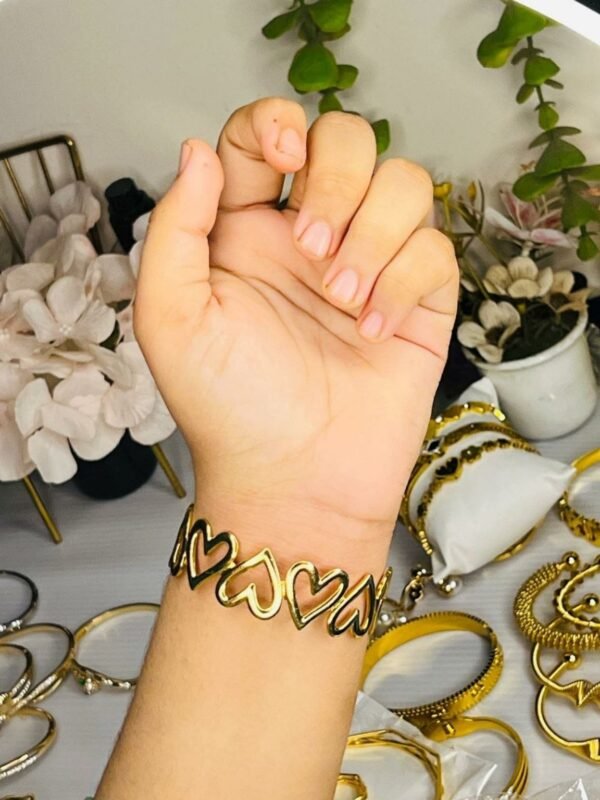 beautiful-gold-tone-cuff-bracelet-03 Beautiful Gold-Tone Cuff Bracelet