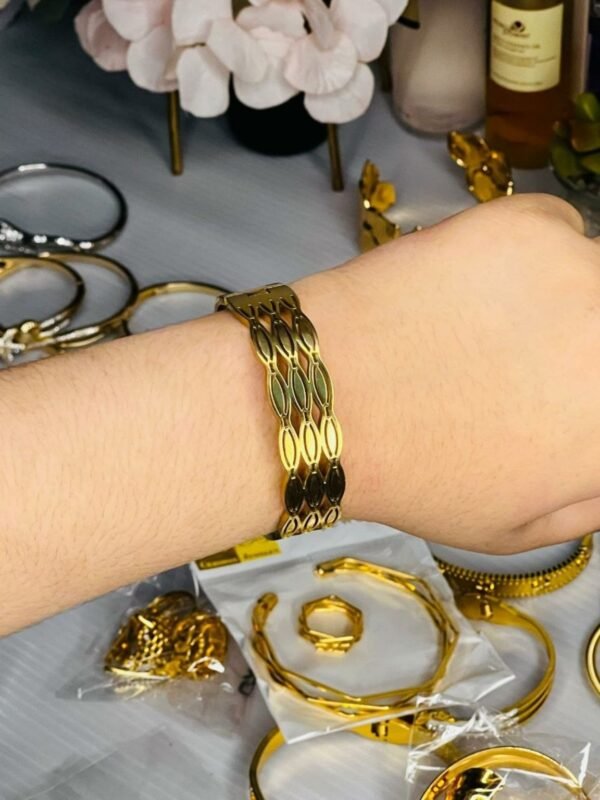 beautiful-gold-tone-cuff-bracelet-06 Beautiful Gold-Tone Cuff Bracelet