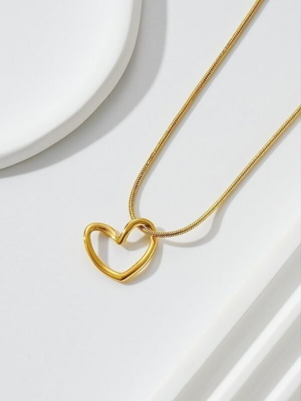 minimal-heart-collarbone-necklace-01 Minimal Heart Collarbone Love Necklace