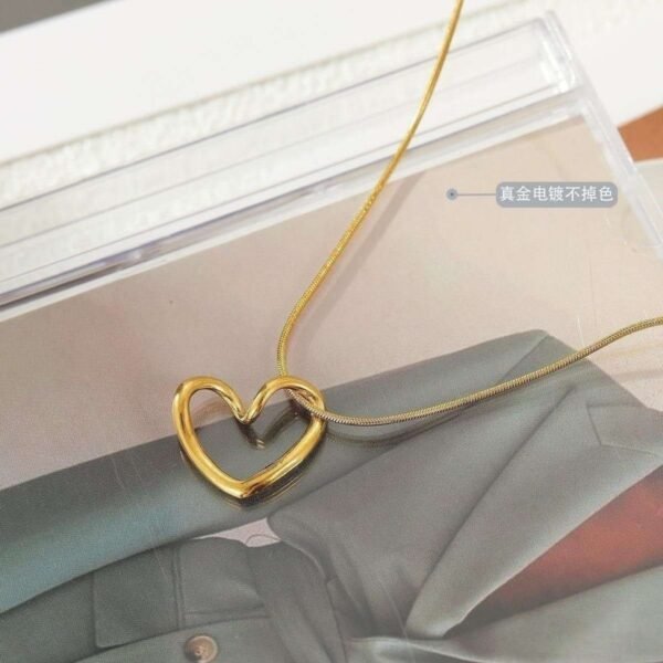 minimal-heart-collarbone-necklace-03 Minimal Heart Collarbone Love Necklace