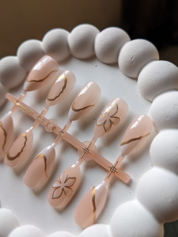 nude-gold-abstract-floral-press-on-nails-02 Nude Gold Abstract Floral Press-On Nails Set