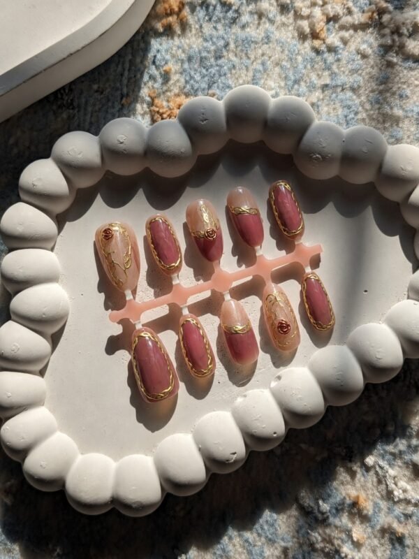 rose-gold-vintage-frame-press-on-nails Rose Gold Vintage Frame Press-On Nails