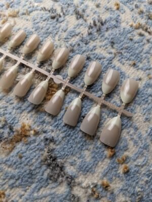 30-pieces-glossy-pearl-white-press-on-nails-01 30 Pieces Glossy Pearl White Press-On Nails