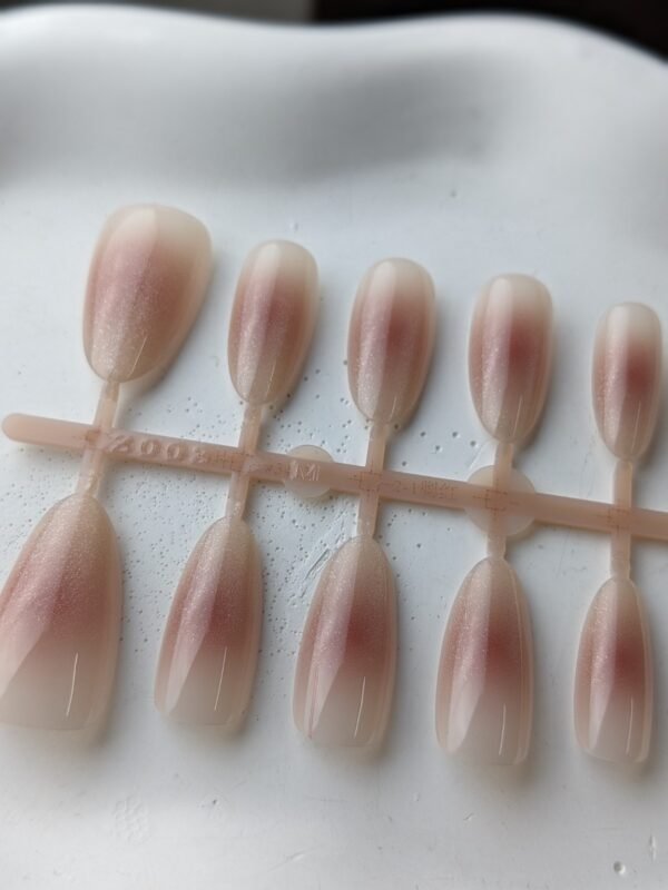 Soft Rose Cat Eye Press-On Nails